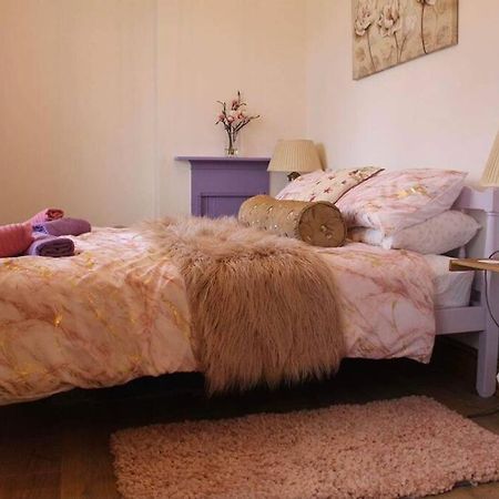 3 Bedroom Terrace Holiday Home เกรททอร์ริงตัน ภายนอก รูปภาพ