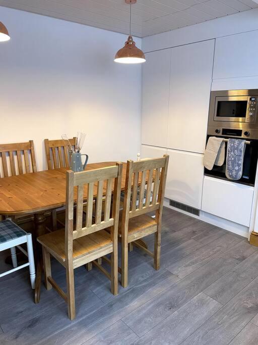 3 Bedroom Terrace Holiday Home เกรททอร์ริงตัน ภายนอก รูปภาพ