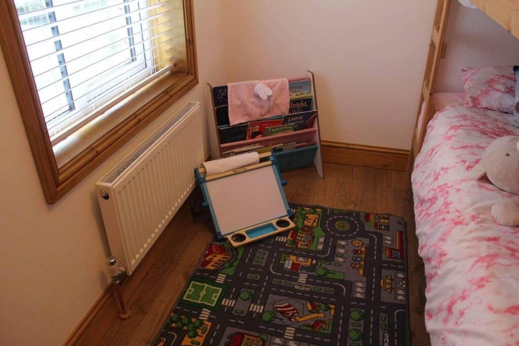 3 Bedroom Terrace Holiday Home เกรททอร์ริงตัน ภายนอก รูปภาพ