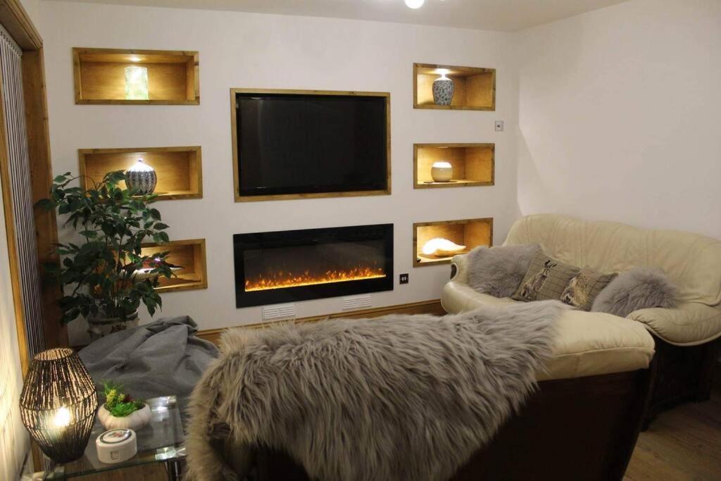 3 Bedroom Terrace Holiday Home เกรททอร์ริงตัน ภายนอก รูปภาพ