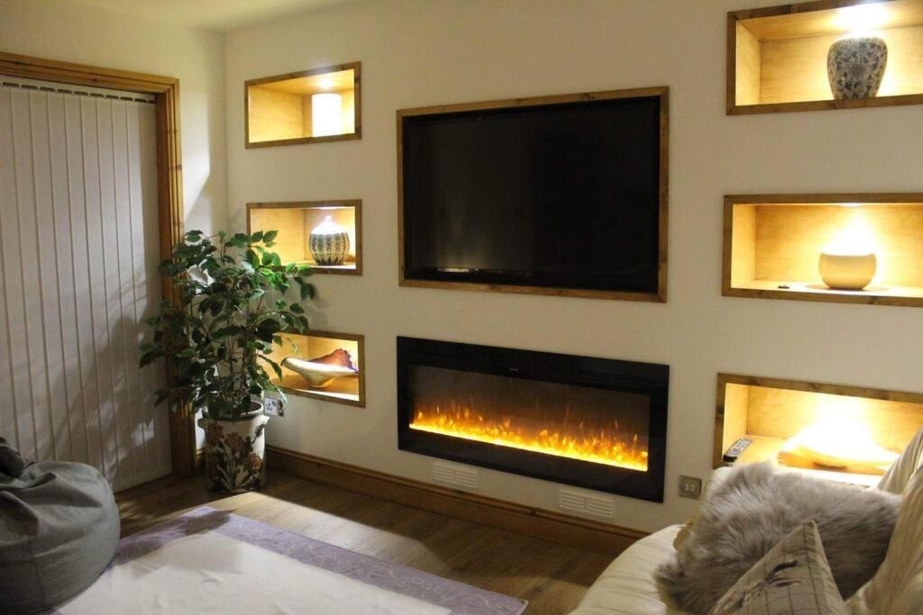 3 Bedroom Terrace Holiday Home เกรททอร์ริงตัน ภายนอก รูปภาพ